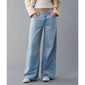 American Eagle Strigid Low-Rise Baggy Ultra-Wide Leg Jean 8 Reg Light Wash Y2K